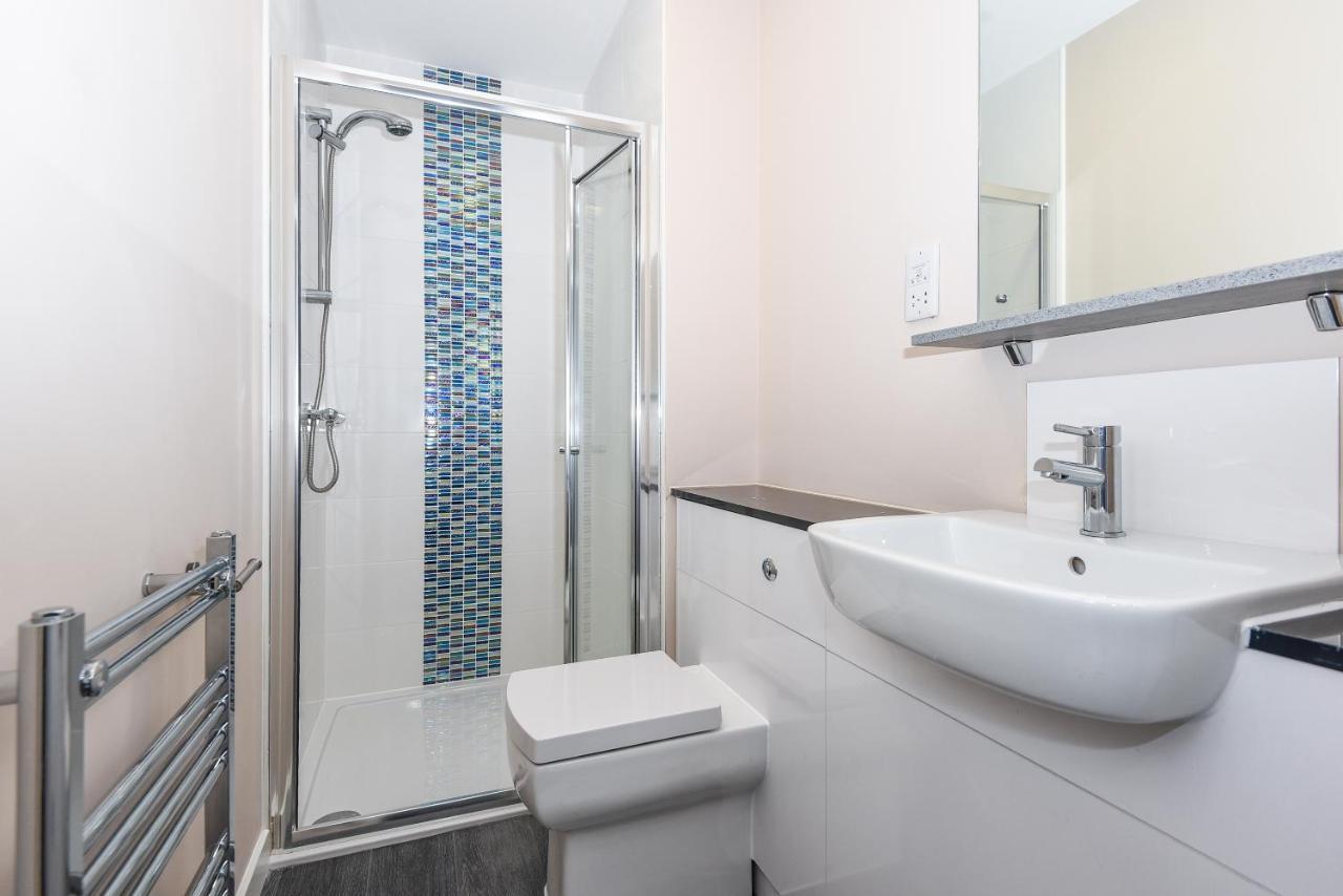 Magna House * Egham
